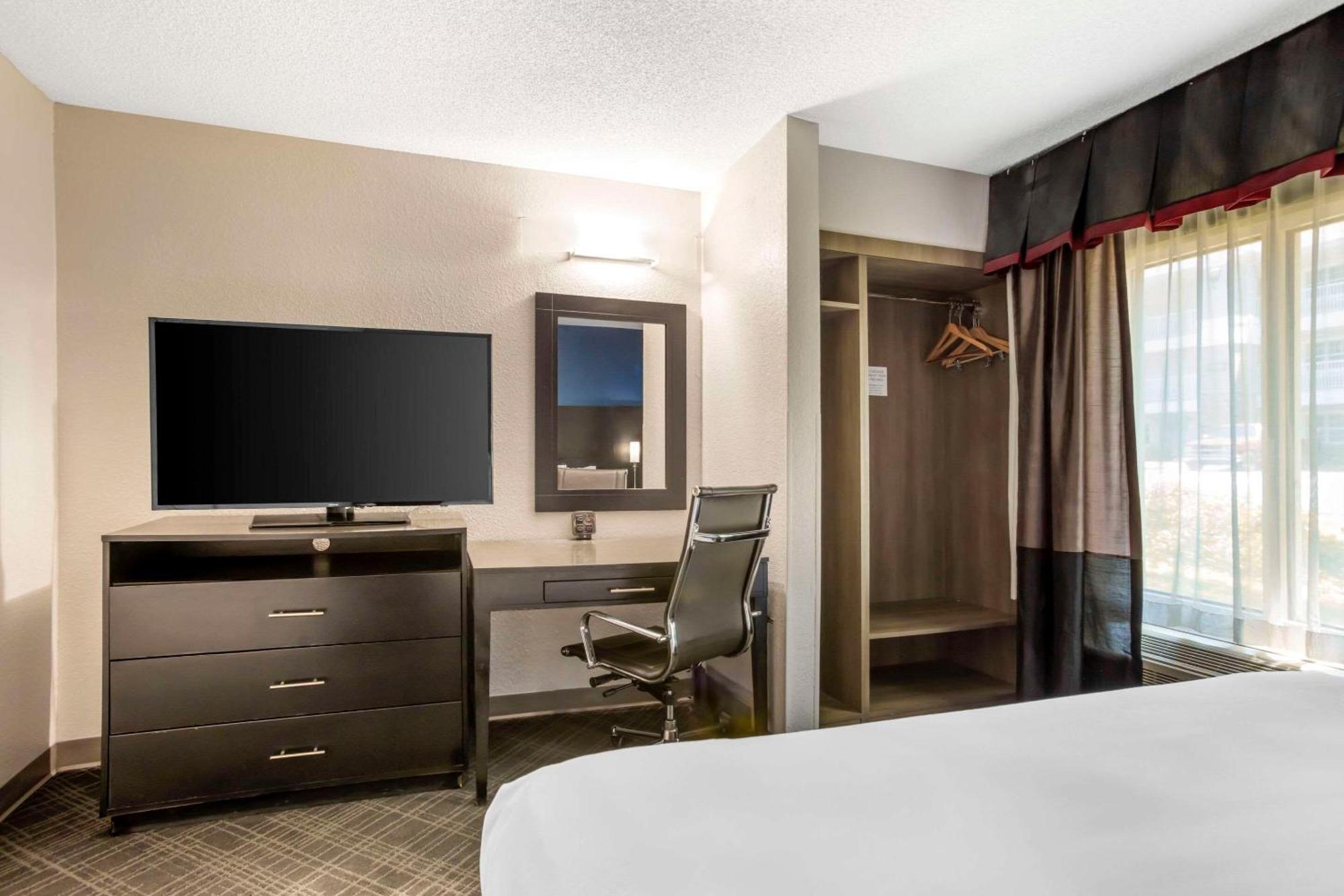 Comfort Suites Nashville Airport - Bna Екстериор снимка