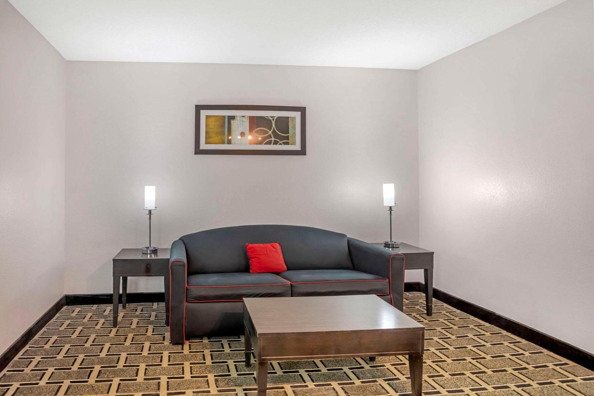 Comfort Suites Nashville Airport - Bna Екстериор снимка